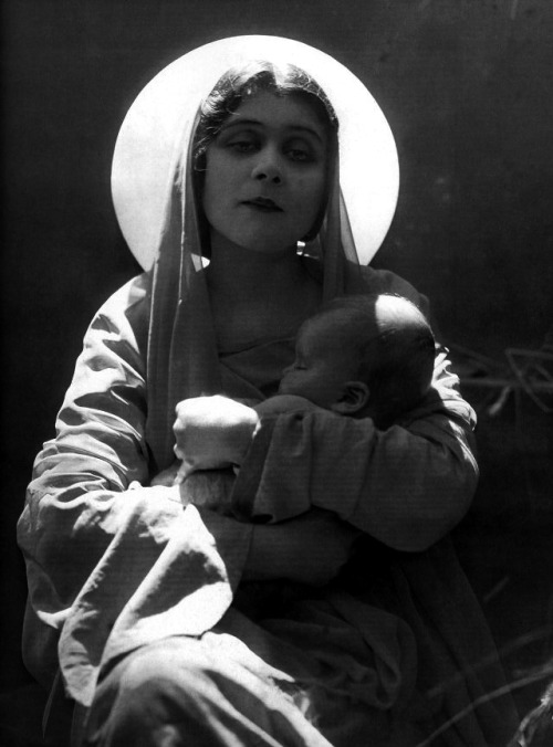 Theda Bara, Hollywood silent film era actress. C. 1910s