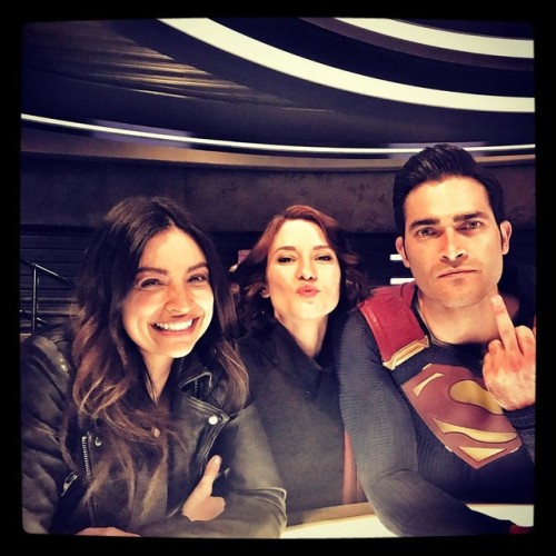 sanverscentral:davidharewood Superfinger! @tylerl_hoechlin @chy_leigh @florianalima