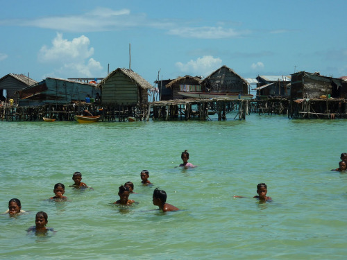 wtf-fun-factss:  Bajau people, the people that live in the middle of the sea - WTF fun facts