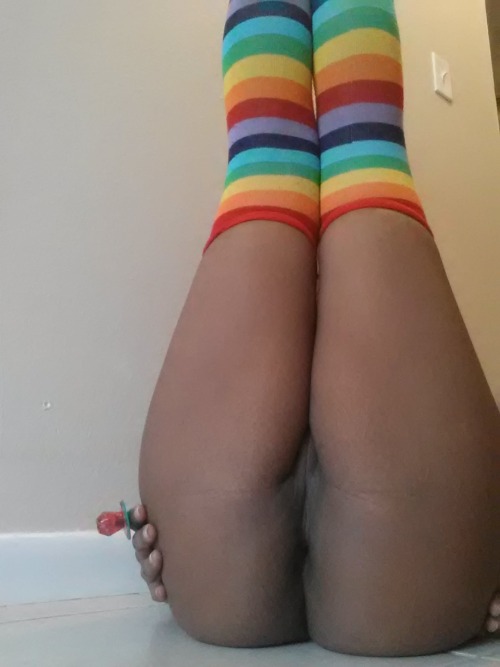 rainbowbooty:  naughty-naja:  Miss my daddy :(  RAINBOW SOCKS AND A BOOTY!!!