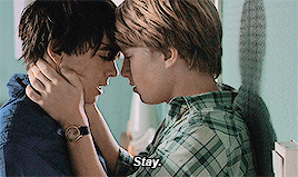 darkmagic1998:  mke-boy:  Aggressive  I swear that I will stay if I was him :c 
