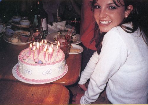 popculturediedin2009:  Britney celebrates her 17th birthday, 1998