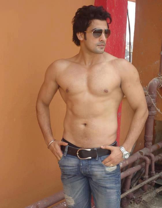 indianlatinoasianblack:  HOT DESI BOYS ArabsAsiansBlacksIndiansLatinosPersians&amp;Whites