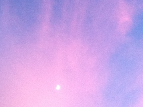 0000000000cloud:thats the moon. thats pink dust in the sky