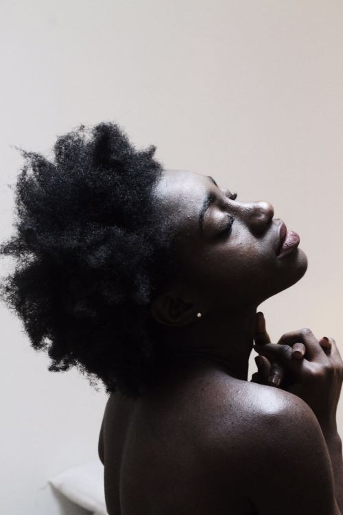 rock-my-boatey: il-caffe-nero-di-lunedi: Photography by: @rock-my-boatey Dark skin season