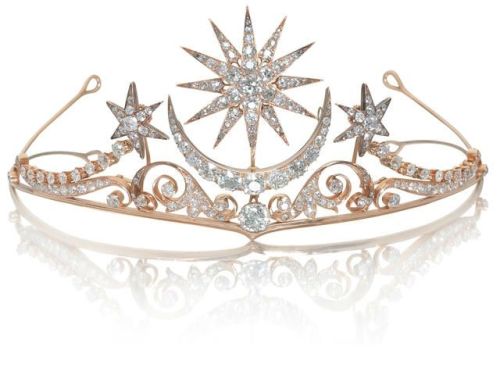 felis-praecantrix: chrischelsea12548: A moon + star diamond tiara, circa 1900 I need this. I feel li