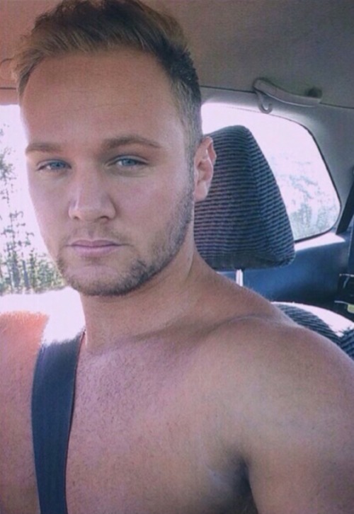 completemalenudityisback:  Callum F