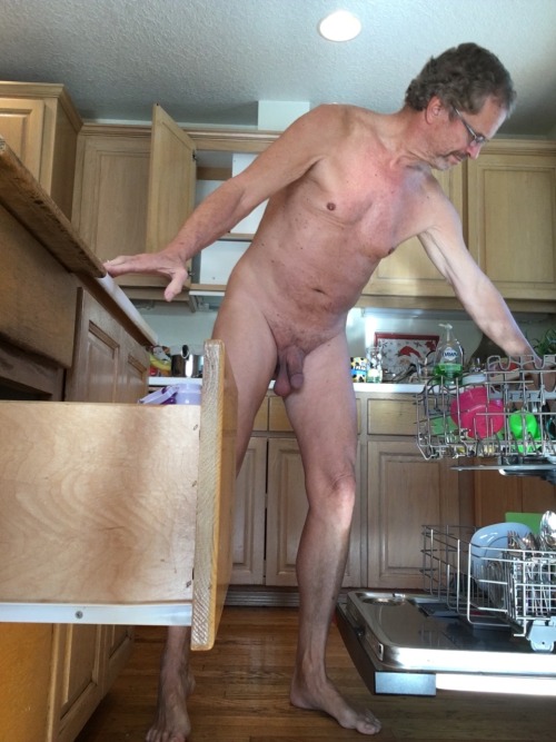 pnw007:LIVING EVERYDAY NUDISM:  Me just doing the daily dishwashing routine in the kitchen