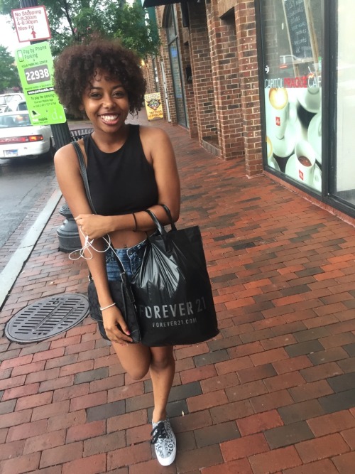 chocolatecakesandthickmilkshakes:  unicornsvsturtles:  Blackout day 😁🌞  big up DC. I can always tell by the street lights. OH!! you are lovely.   I can tell by the inside of that train
