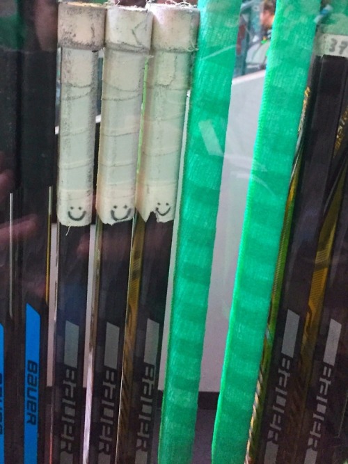 dallasstartoast: antoine roussel puts little happy faces on the back of all of his sticks and that’s