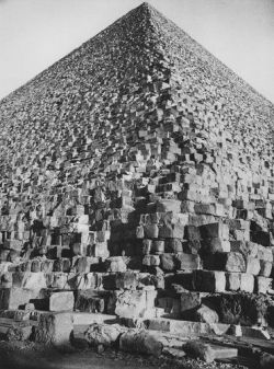 adanvc:  Pyramid of Cheops, Egypt, 1930. by Fritz Henle