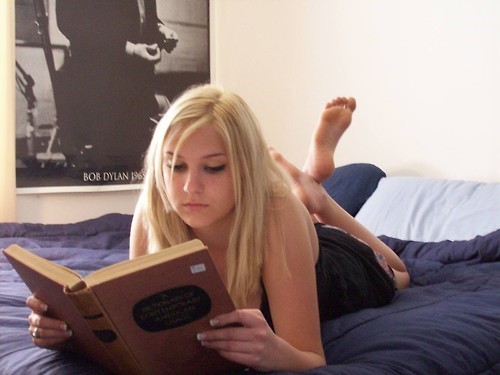 fay-prettyfeet5:Foot and women feet