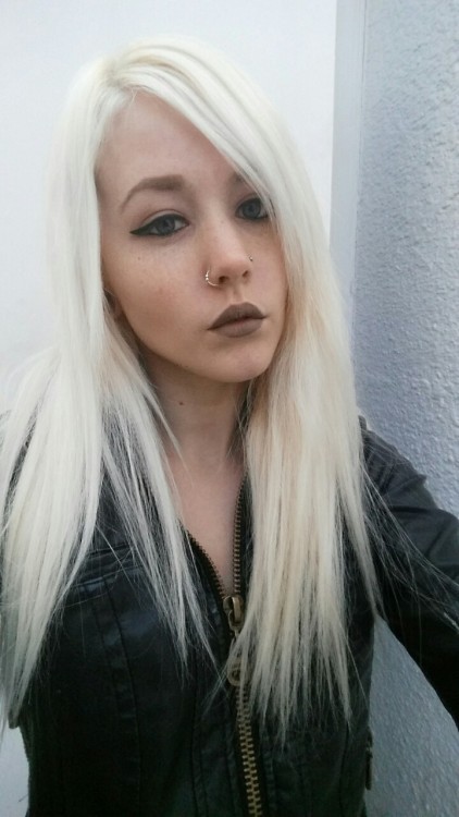 thevaultofass:  Here’s a couple more because I’m very excited about this lip color