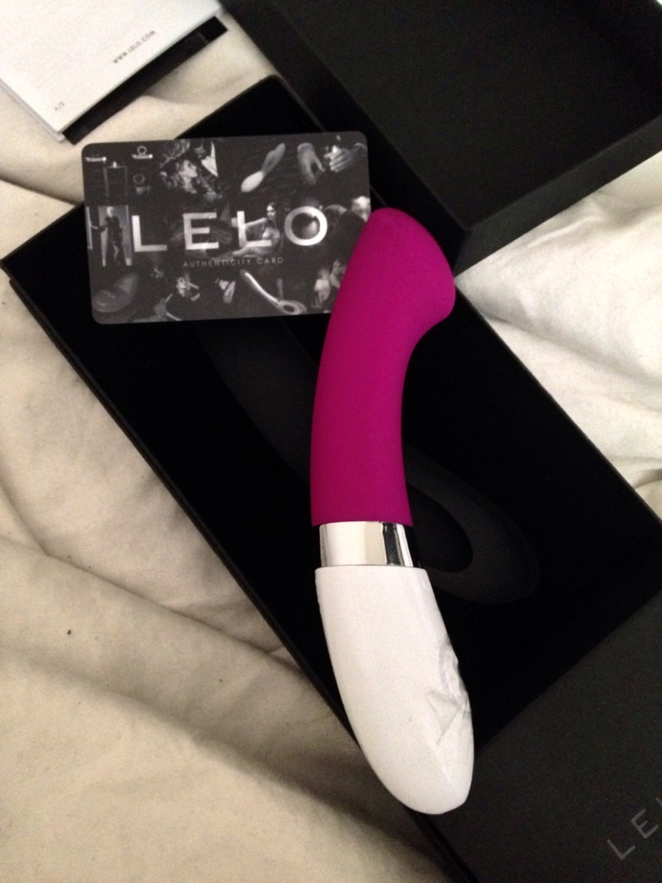 daintydirtydamsel:  alphapvssy:  This little mutt finally got her new toy *wags*