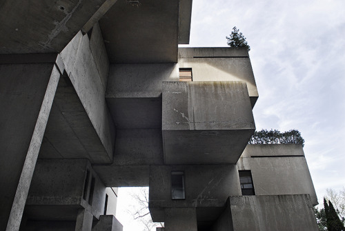 HABITAT 67Architect : Moshe Safdie Location: Montreal, Quebec, Canada Project Start : 1965 Project C