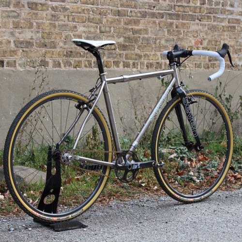cycleboredom:  laicepssieinna:  From velosmith - @seven_cycles Muse. Built in 2001 and still going s