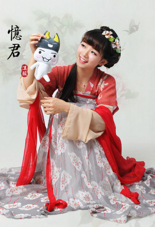 (via 【华夏粹】2015夏季新品【生如夏花】第三波来咯~~~_汉服商家吧_百度贴吧) 华夏粹 huaxiacui.taobao.com/