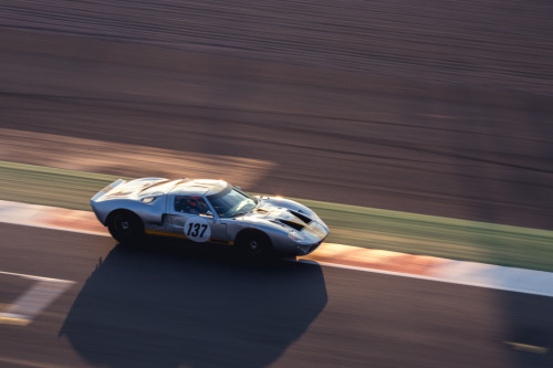 motion-captured:  Another car that stood out for me at the Silverstone Classic was this beautiful Mk.I GT40. The livery schemes of these beloved racers are probably as iconic as the car itself, but somehow this less well known silver and yellow combo