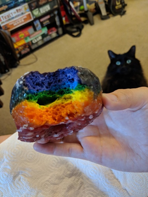 rocksrntpeople: Pride donut! Plus a jealous Kuroko