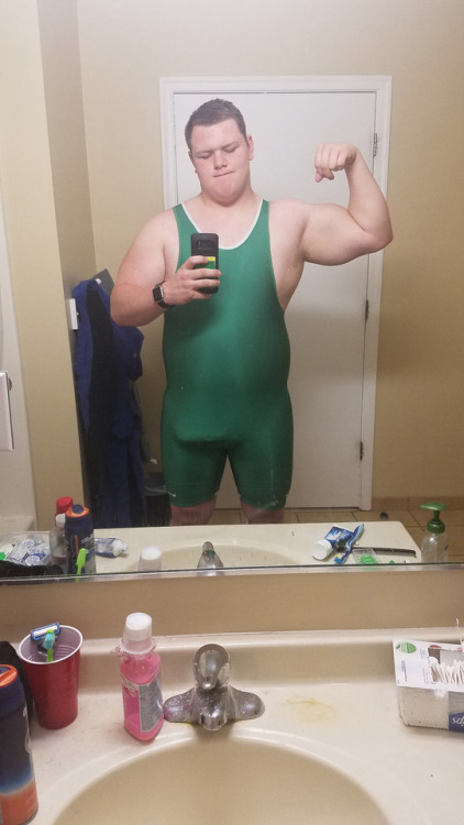 musclecubsstuff:  First pictures I ever uploaded 😂