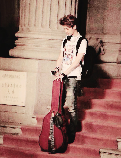 cheolyans:  hottie luhan filming “back to 20” 