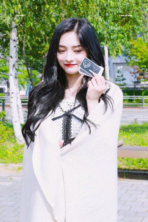 pristin-kyulkyung:180616 Pristin Kyulkyungat MBC Music Core Fan Manager Event© love knotdo not edit,