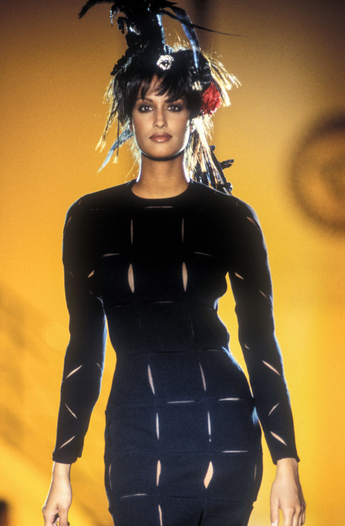 Jean Louis Scherrer Haute Couture fashion show fall winter 1993-1994