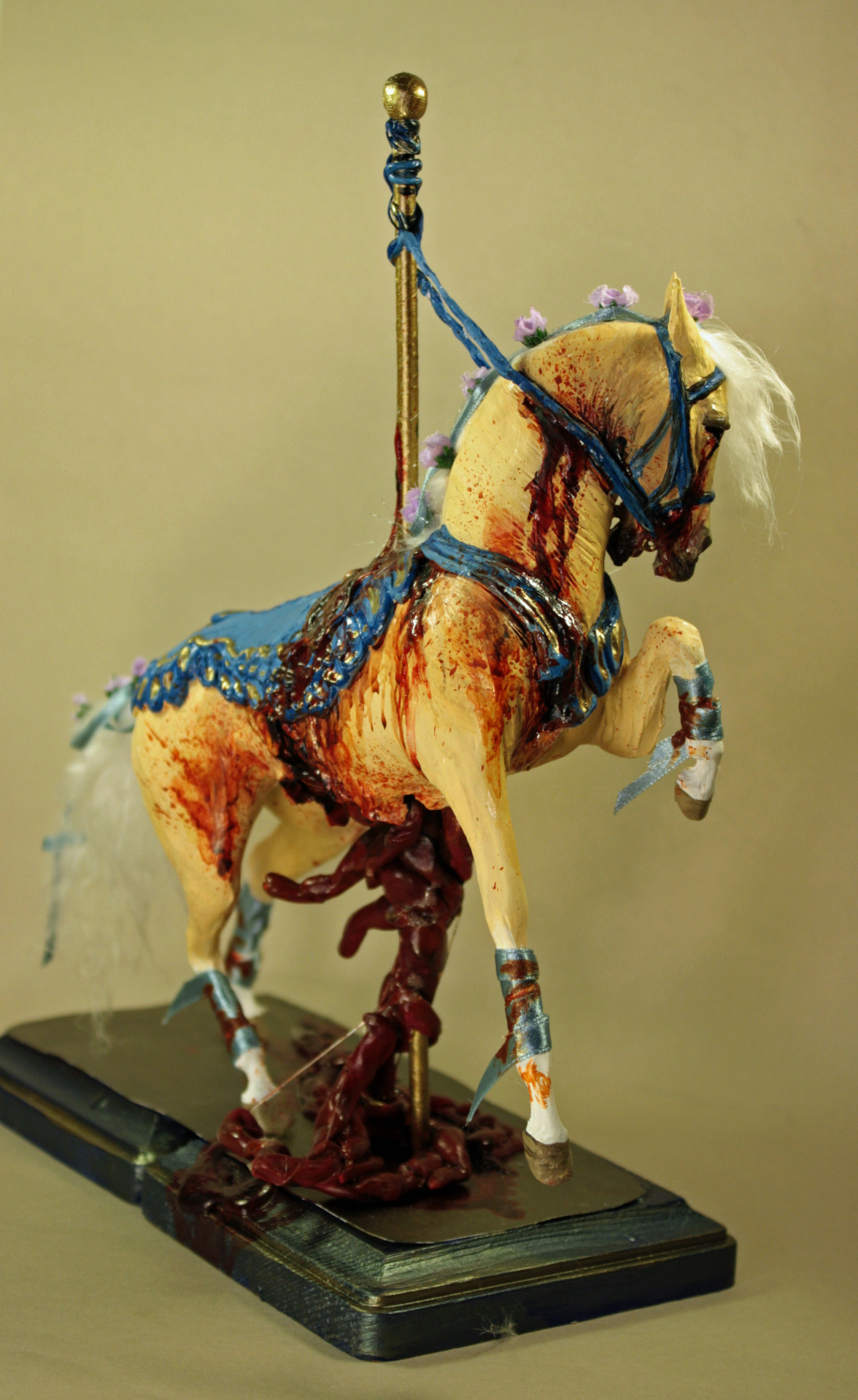 quequinoxart:  “Carnival” polymer clay sculpture by Quequinox Art I’ve been
