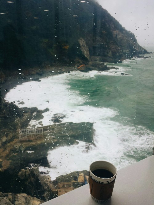 agingerwithaseoul: agingerwithaseoul: Cool rain, windy beaches, and warm coffee.  I miss you, Busan.