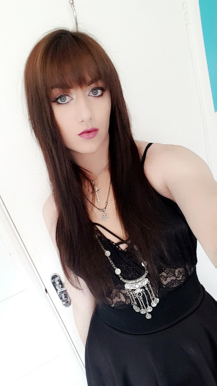 demasiado-descarado-para-usted:  dressed like some sort of summery witch and I’m