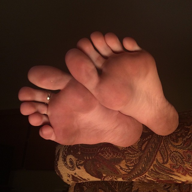 drclifffuxtable:  #feet #Füße #foot #softfeet #teenfeet #soles #hippiefeet #higharches