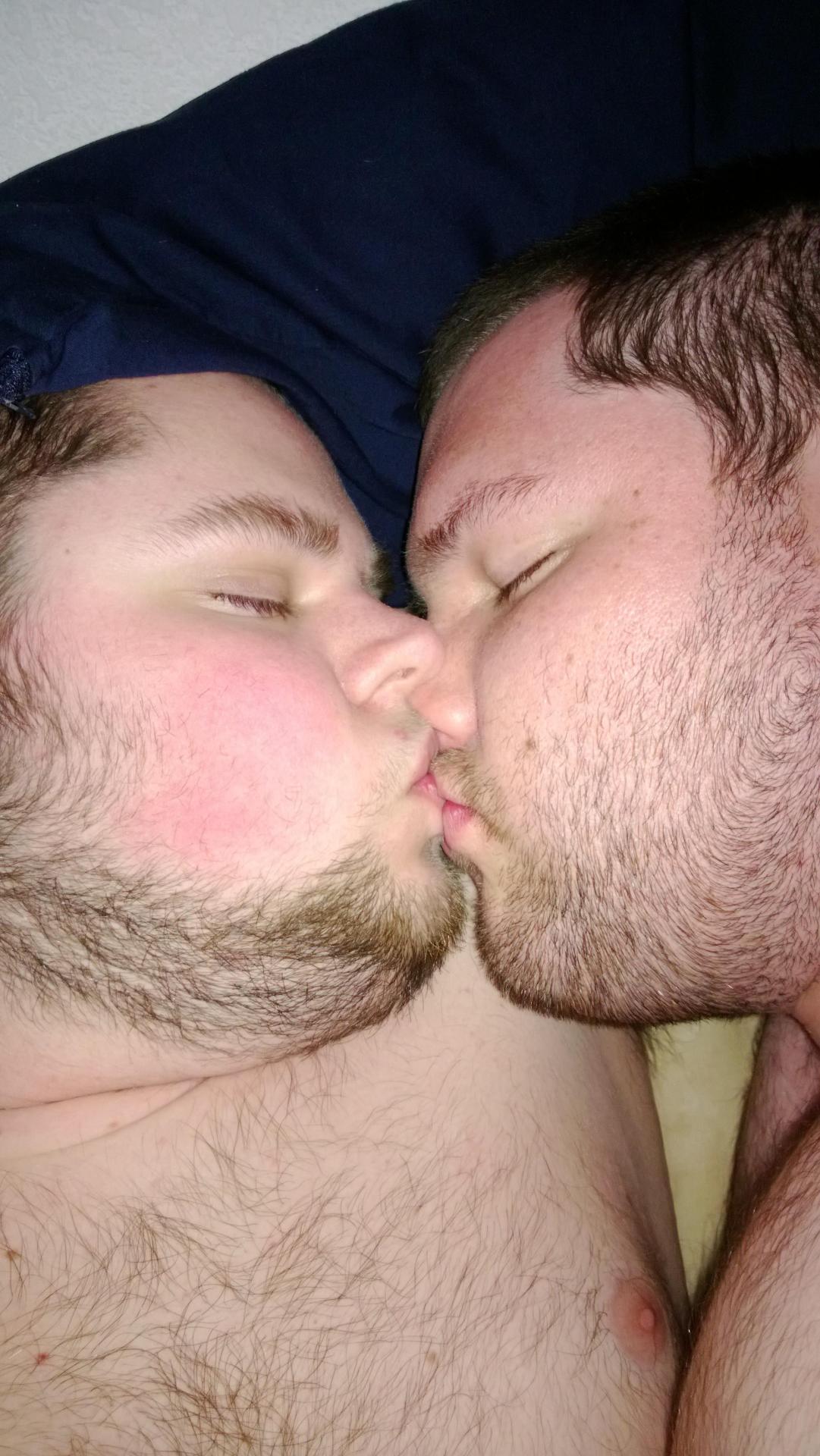 joiboy69:  stephencub:  chillycub:  tonybearuk:  superbears:  CUDDLY CUB BABES 