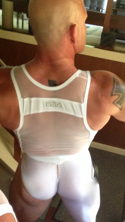 muscle1976:  Bursting out 