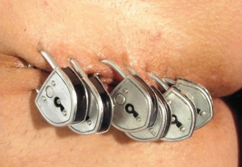 pussymodsgaloreThis photoset demonstrates one particular point, that if you have a sufficient number of outer labia piercings, then enforcing chastity is easy.