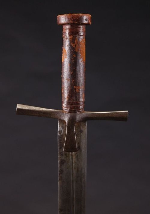 art-of-swords:  Kaskara SwordDated: late 19th or early 20th centuryPlace of Origin: Sudan, AfricaMeasurements: overall length 40 inches (101.6cm); blade length 34 inches (86.3cm)The handle of the sword is wrapped in leather, while the cross guard is made