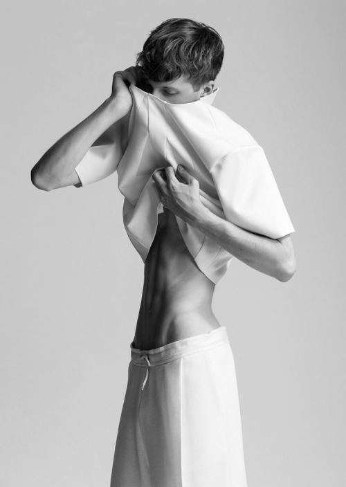 manniskorarkonstiga:    Andrew Morrison designs in Emerge, photographed by Gerardo Vizmanos  and styled by Clarence Singleton for Fucking Young!   