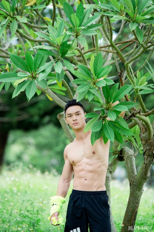 keepemgrowin:  saruisamu:    “Come muscle up with me.”
