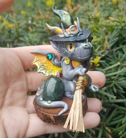 dovewithscales: dzamie: sosuperawesome: Witch Dragons / Halloween Ornaments / Baby Dragons Makosla 