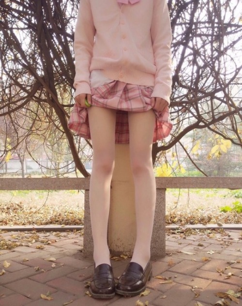 能看到吗？是不是能看到点什么东东！  猜猜我拿的什么。。。