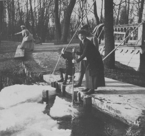 otmacamera:Tsesarevich Alexei Nikolaevich, Tsar Nicholas II and Grand Duchess Olga Nikolaevna breaki