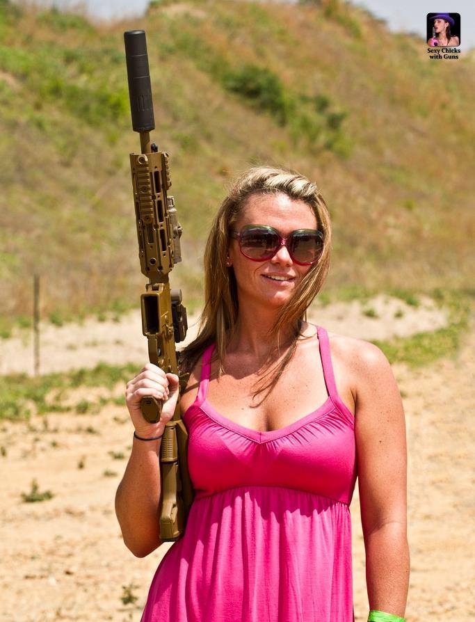 girlandguns:  Girl With Gun  follow me at : http://girlandguns.tumblr.com/