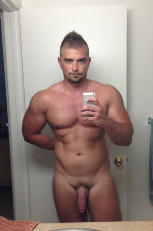 guyswithiphones-nude:  Guys with iPhones http://ift.tt/1bHkUpB