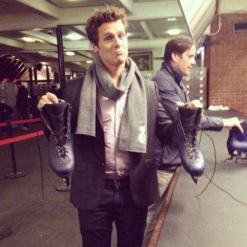 swagerglasses: #Can we just take a moment to appreciate how hot and cute Jonathan Groff (Kristoff&rs