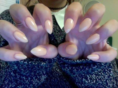 exovl:  htmlightning:  ✧*｡⋆ more ✧*｡⋆  pretty and pale