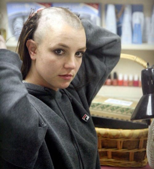 rnonev:  popculturediedin2009:February 16, 2007 When Britney Spears arrived at Esther’s Hair Salon in Tarazana, California, the world was watching her every move. Hours earlier, she had arrived back in California after spending less than 24 hours in