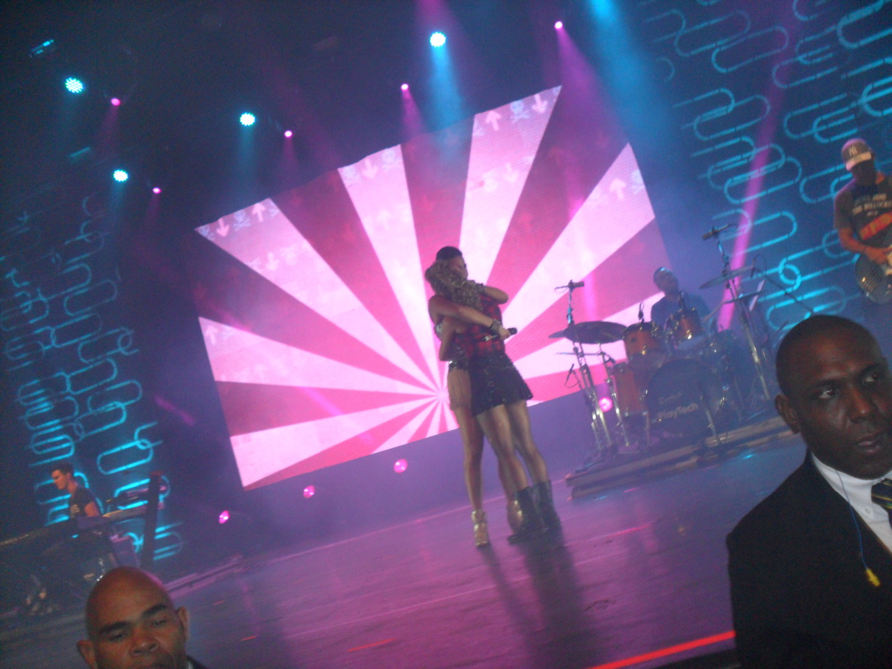 world-the-moon:  Meew chorei mtoo nessa hora, foi mtoo emocionante. LuMel em SP  27/01/13