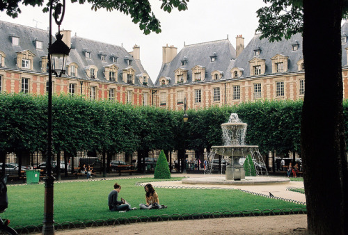 kymatology:  Place de Vosges by nightjarss on Flickr. 