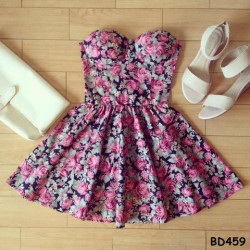 sassitudedotca:  Floral Bustier Dress.