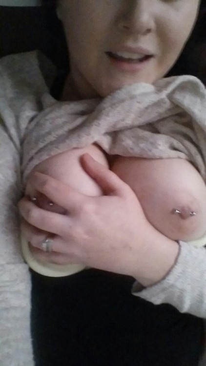 thehornywifenextdoor:  It’s a little cold porn pictures