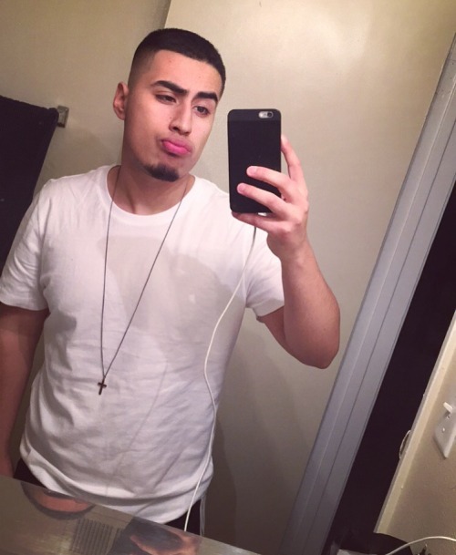 betosgaylatinmenfan:  This is 22 y/o Enrique from Cali.  Check him out and hit him up at:  Instagram - EnriqueGrams  Please send pics to:Por favor manda tus fotos a:betomartinez2008@gmail.comBeto’s Cornerhttp://betosgaylatinmenfan.tumblr.com/